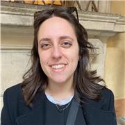 Studentessa di ingegneria per aiuto compiti e studio a bambini e ragazzini